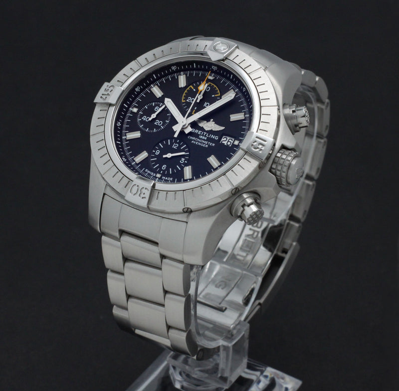 Breitling Avenger A13317 - 2022 - Breitling horloge - Breitling kopen - Breitling heren horloge - Trophies Watches