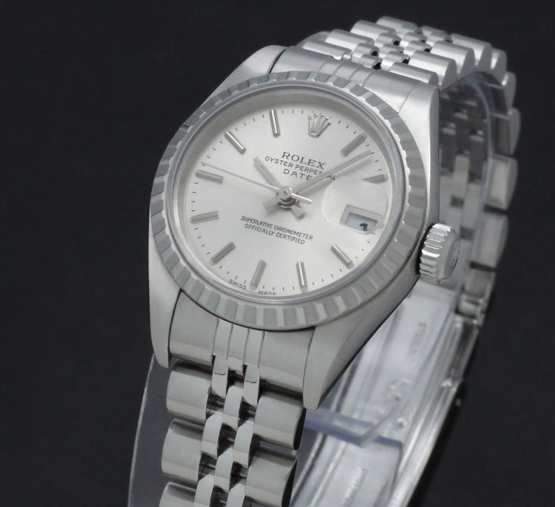 Rolex Oyster Perpetual Lady Date 69190 - 2003 - Rolex horloge - Rolex kopen - Rolex dames horloge - Trophies Watches