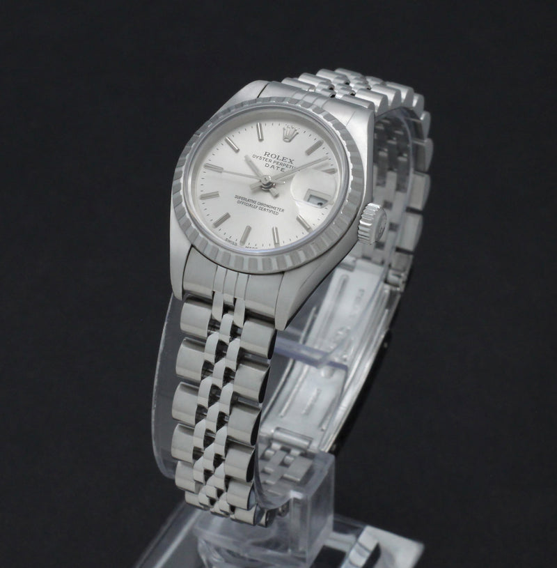 Rolex Oyster Perpetual Lady Date 69190 - 2003 - Rolex horloge - Rolex kopen - Rolex dames horloge - Trophies Watches