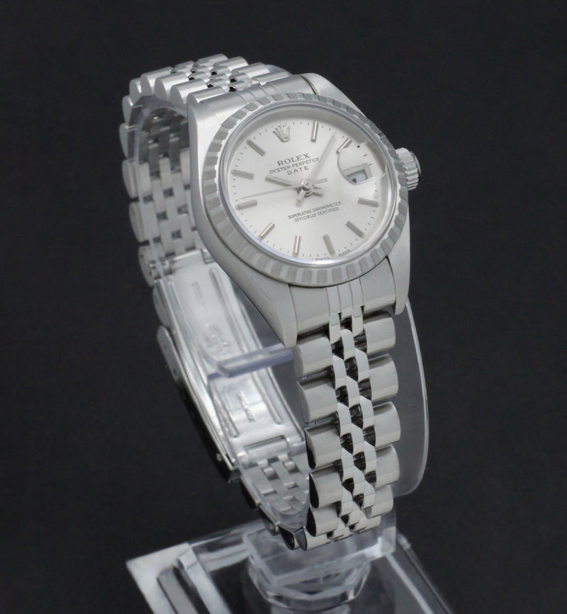 Rolex Oyster Perpetual Lady Date 69190 - 2003 - Rolex horloge - Rolex kopen - Rolex dames horloge - Trophies Watches