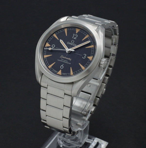 Omega Seamaster Railmaster 220.10.40.20.01.001 - 2023 - Omega horloge - Omega kopen - Omega heren horloge - Trophies Watches