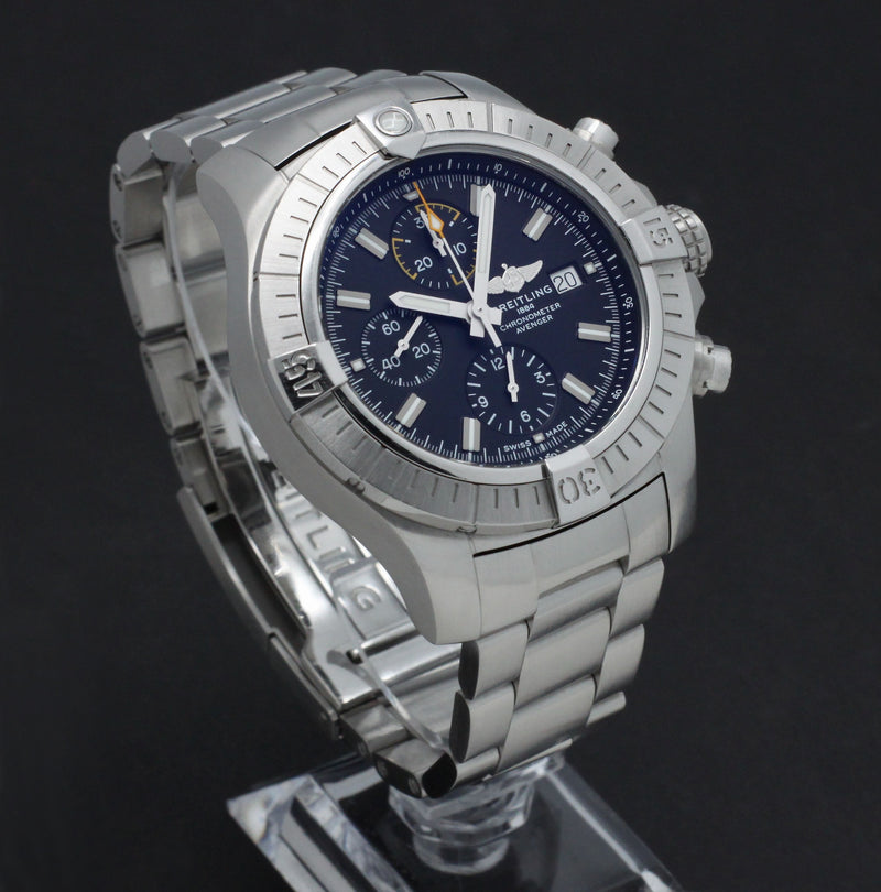 Breitling Avenger A13317 - 2022 - Breitling horloge - Breitling kopen - Breitling heren horloge - Trophies Watches