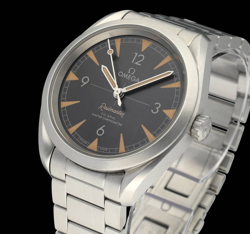 Omega Seamaster Railmaster 220.10.40.20.01.001 - 2018 - Omega horloge - Omega kopen - Omega heren horloge - Trophies Watches