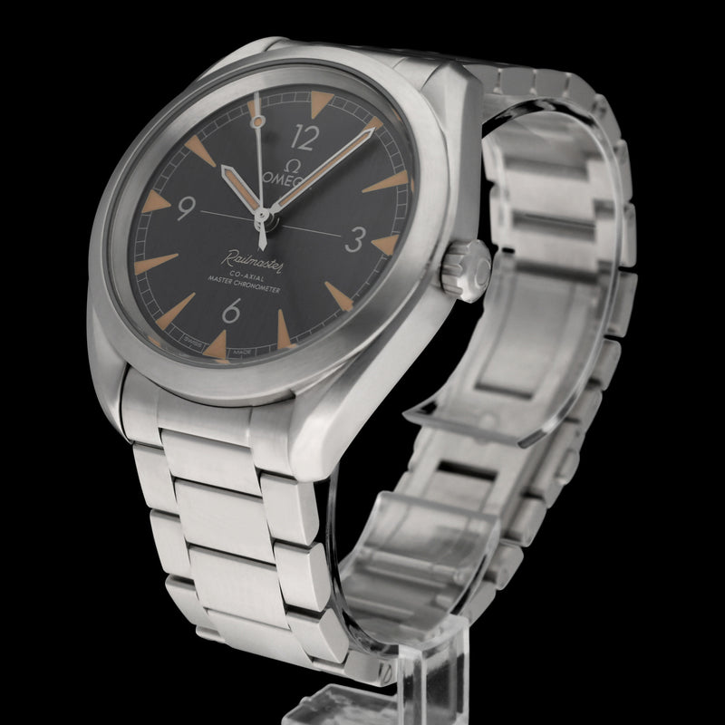 Omega Seamaster Railmaster 220.10.40.20.01.001 - 2021 - Omega horloge - Omega kopen - Omega heren horloge - Trophies Watches