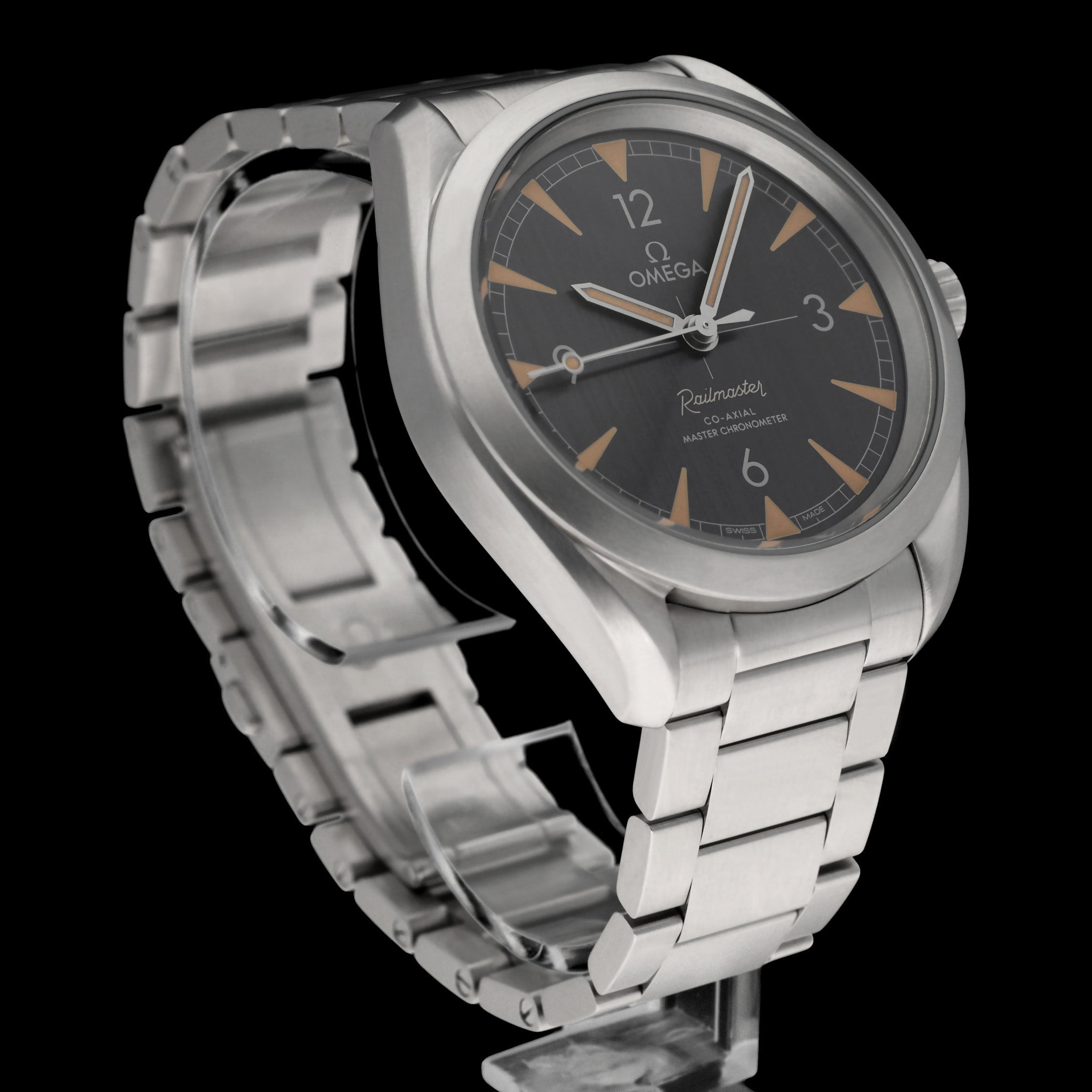 Omega Seamaster Railmaster 220.10.40.20.01.001 - 2021 - Omega horloge - Omega kopen - Omega heren horloge - Trophies Watches