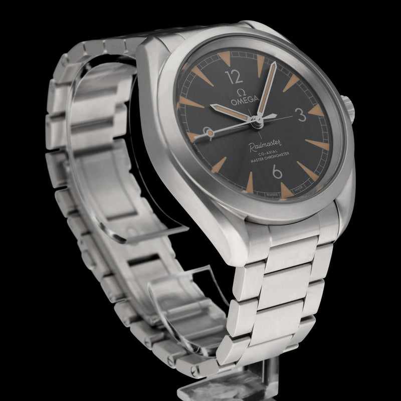 Omega Seamaster Railmaster 220.10.40.20.01.001 - 2021 - Omega horloge - Omega kopen - Omega heren horloge - Trophies Watches